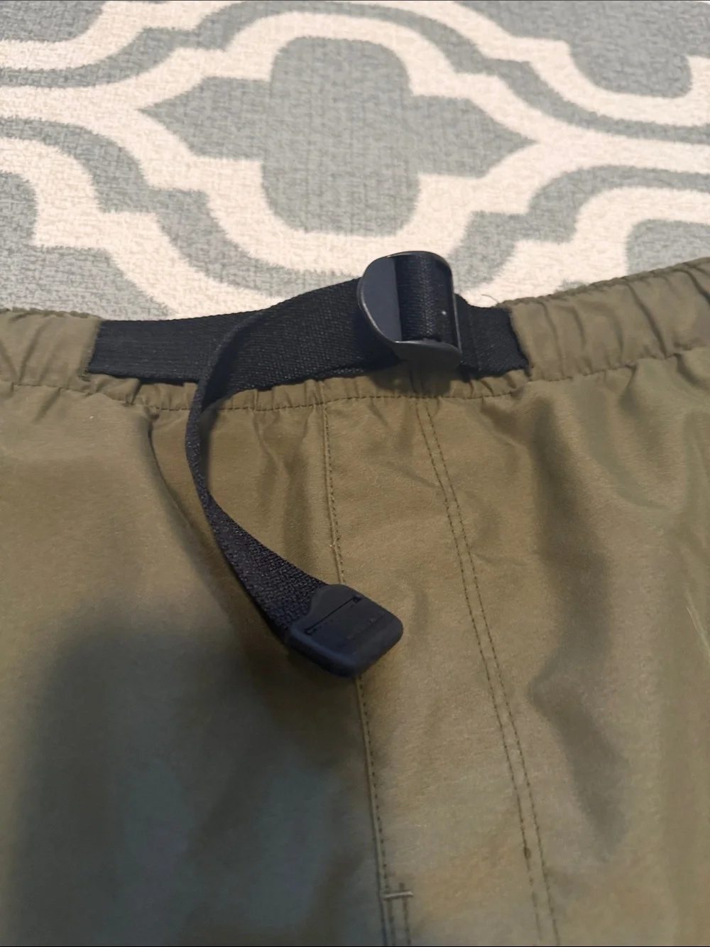 The North Face Men’s XL Olive Army Green drawstring lined shorts built in belt